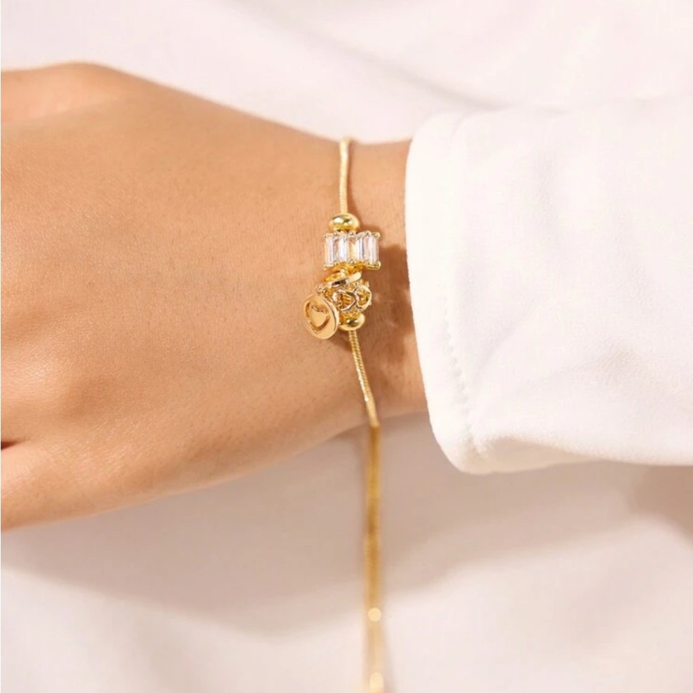 Not Rated Elegant Gold Bracelet with Sparkling Charms
